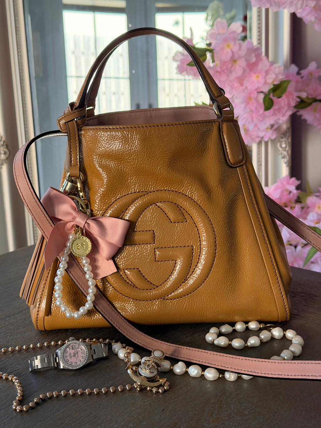 GUCCI GG Soho Tote Tan Cellarius Patent Leather Gold Hardware