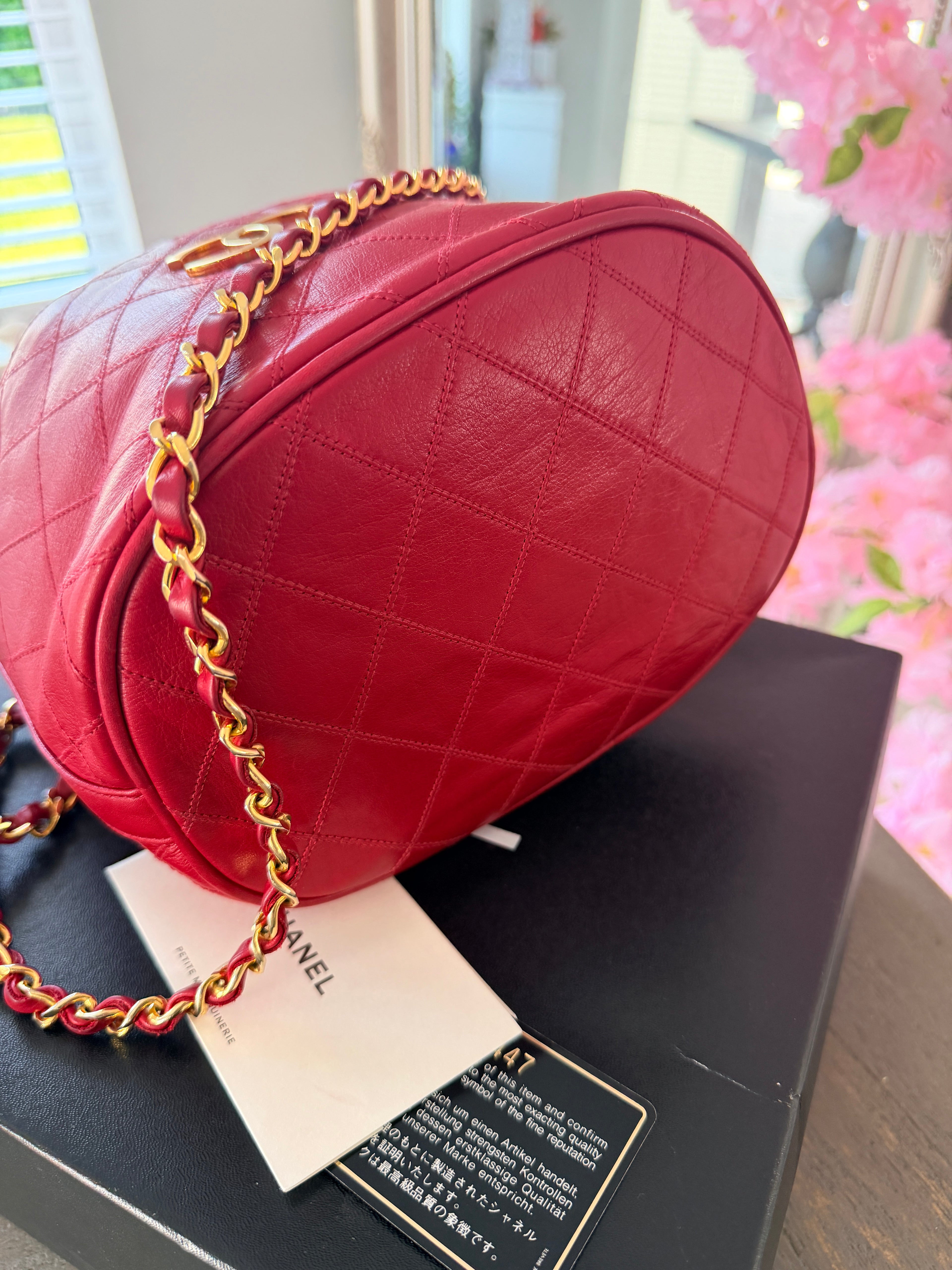 Chanel Vintage Bucket Bag • Lambskin • 24K Gold-Plated Hardware (1986–1988) • Lambskin