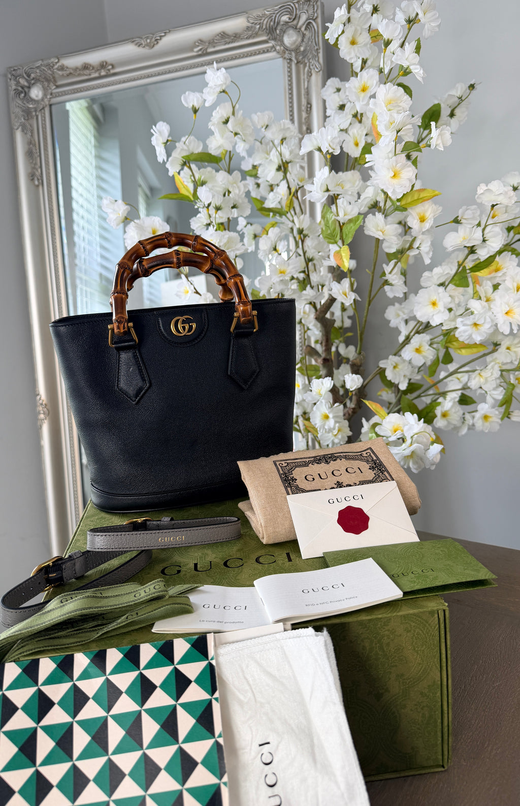 Gucci Diana Bamboo Small Shoulder bag Black Leather Gold Hardware
