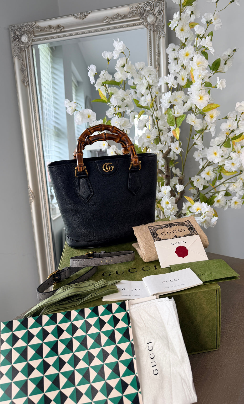 Gucci Diana Bamboo Small Shoulder bag Black Leather Gold Hardware