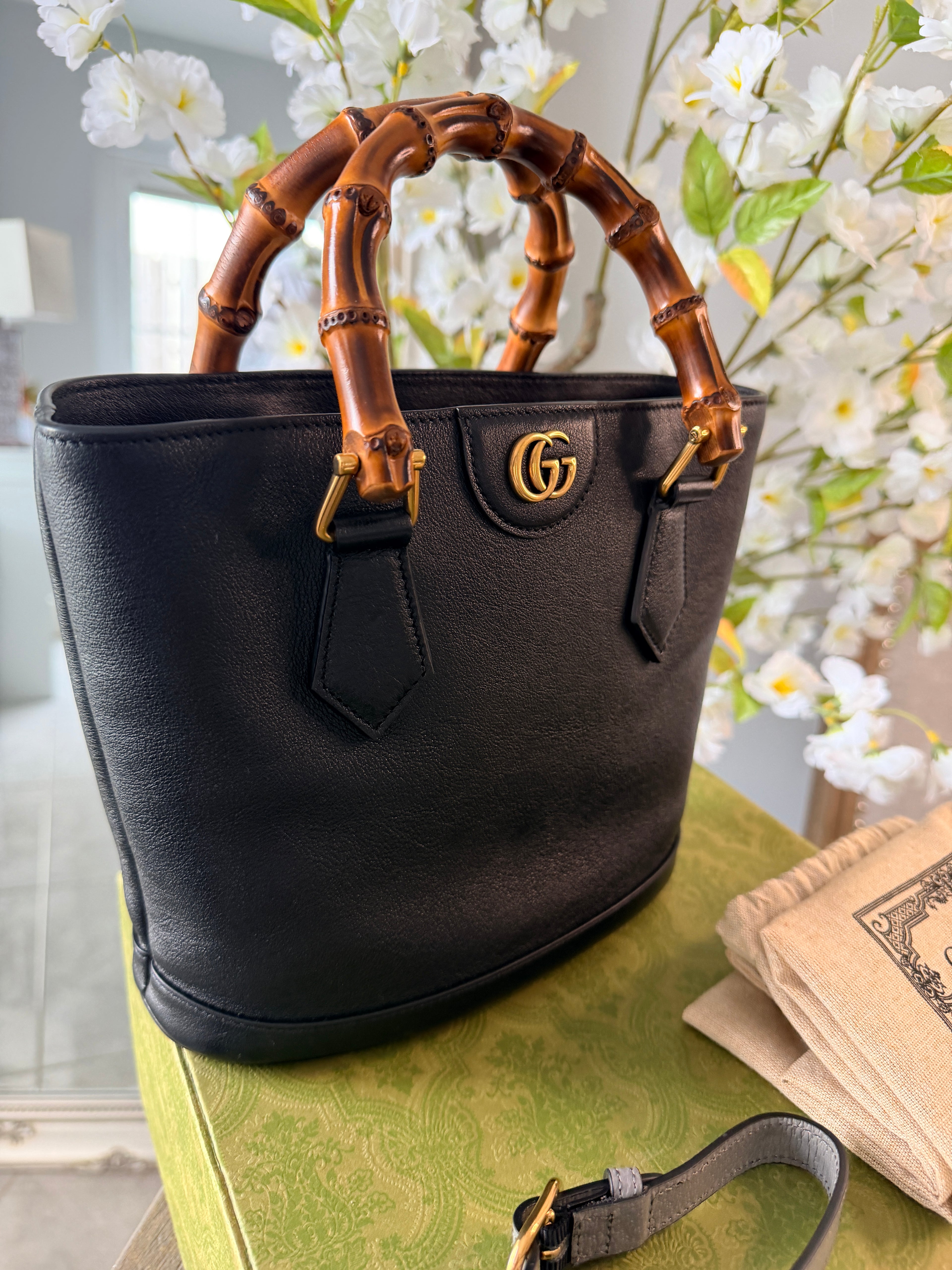 Gucci Diana Bamboo Small Shoulder bag Black Leather Gold Hardware