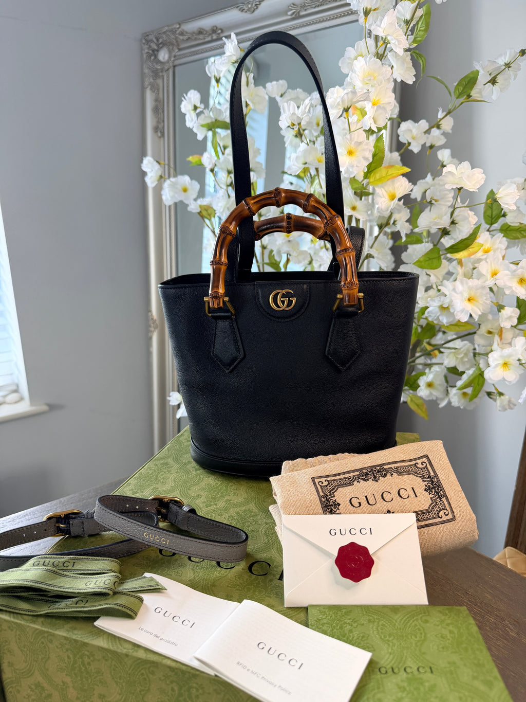 Gucci Diana Bamboo Small Shoulder bag Black Leather Gold Hardware