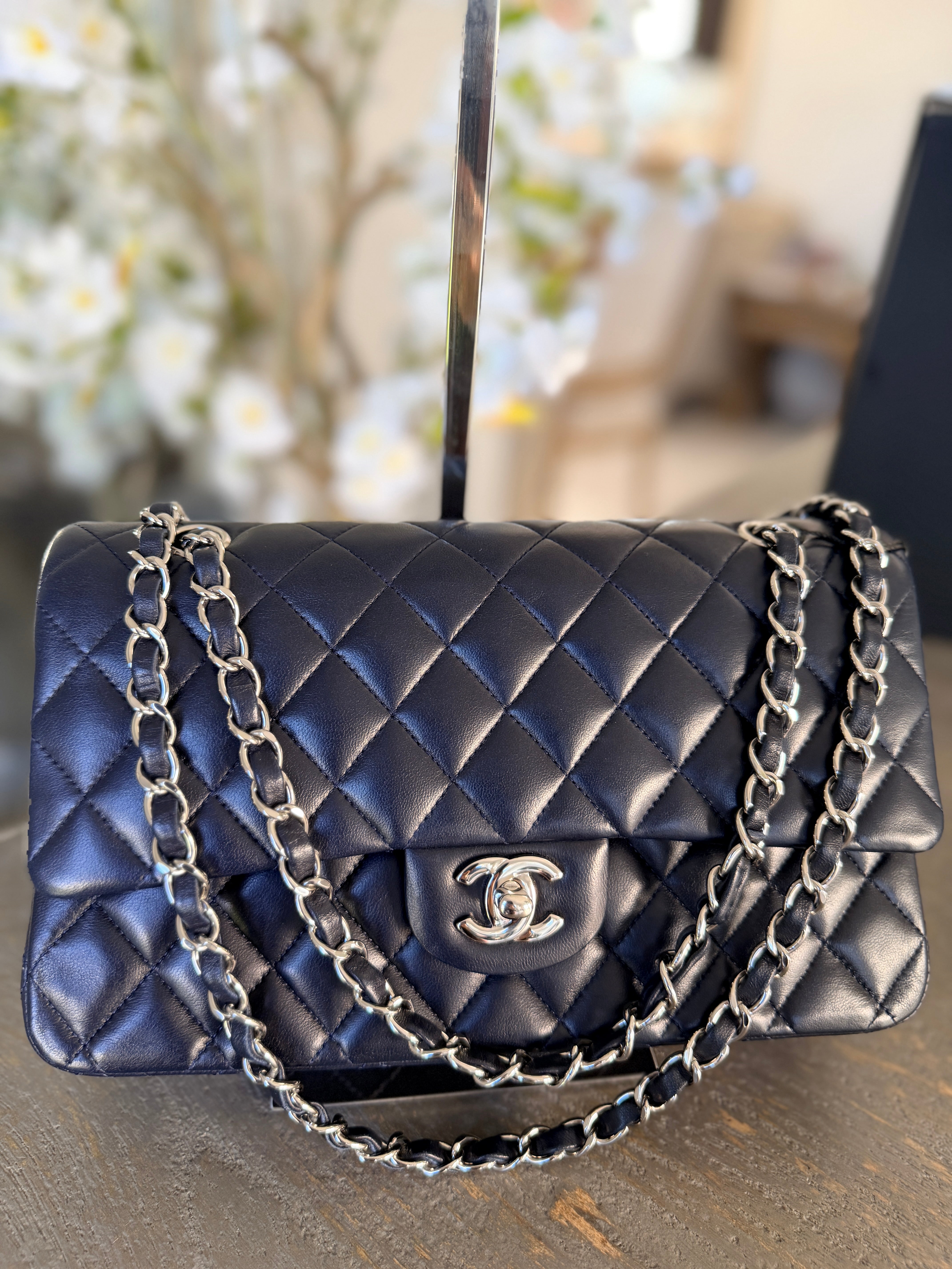 CHANEL 38ハーフ Chanel Medium Double Flap Bag Navy Lambskin Leather Silver