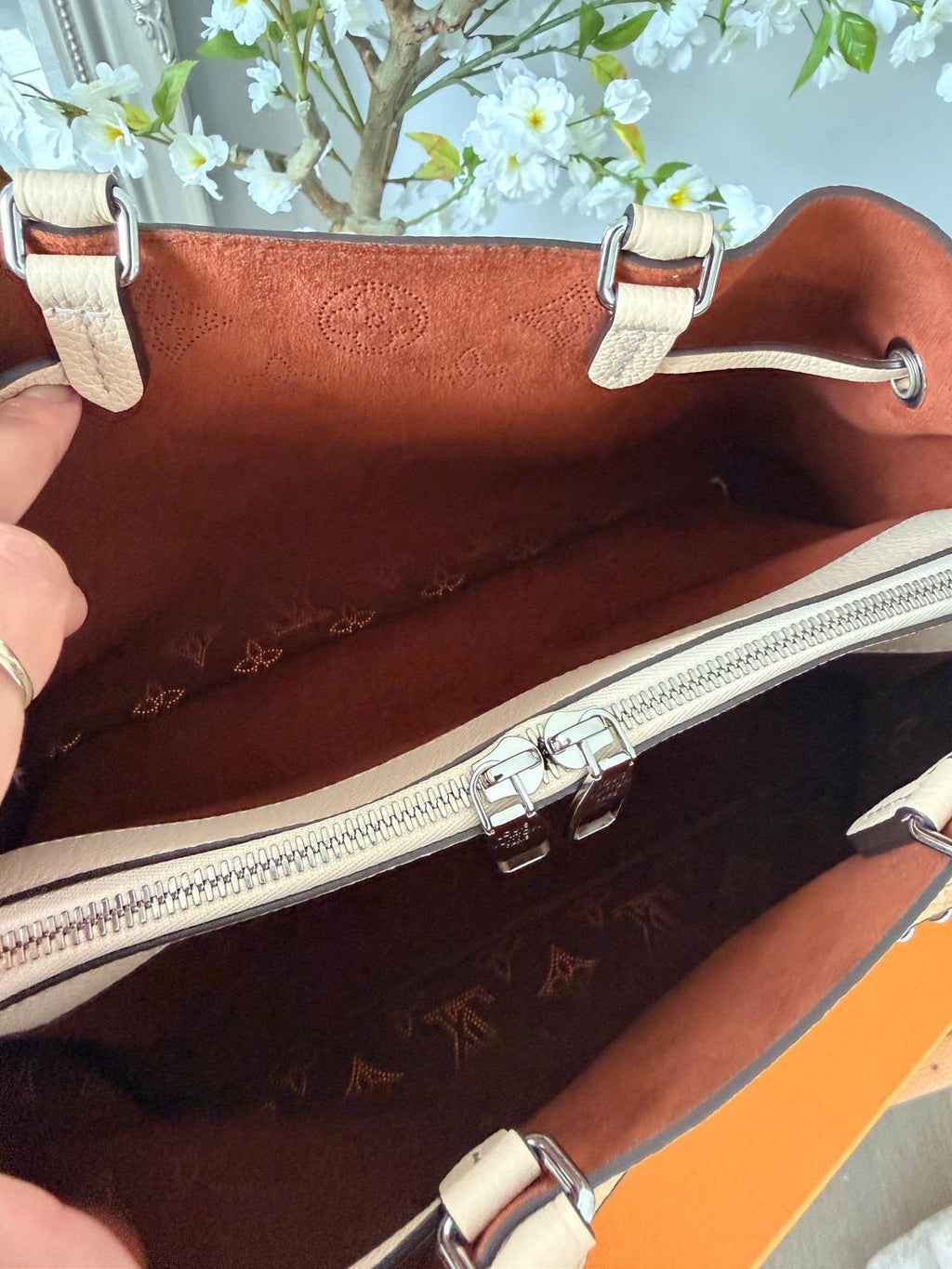 Louis Vuitton Mahina Bella Tote Bag Beige Leather Silver Hardware