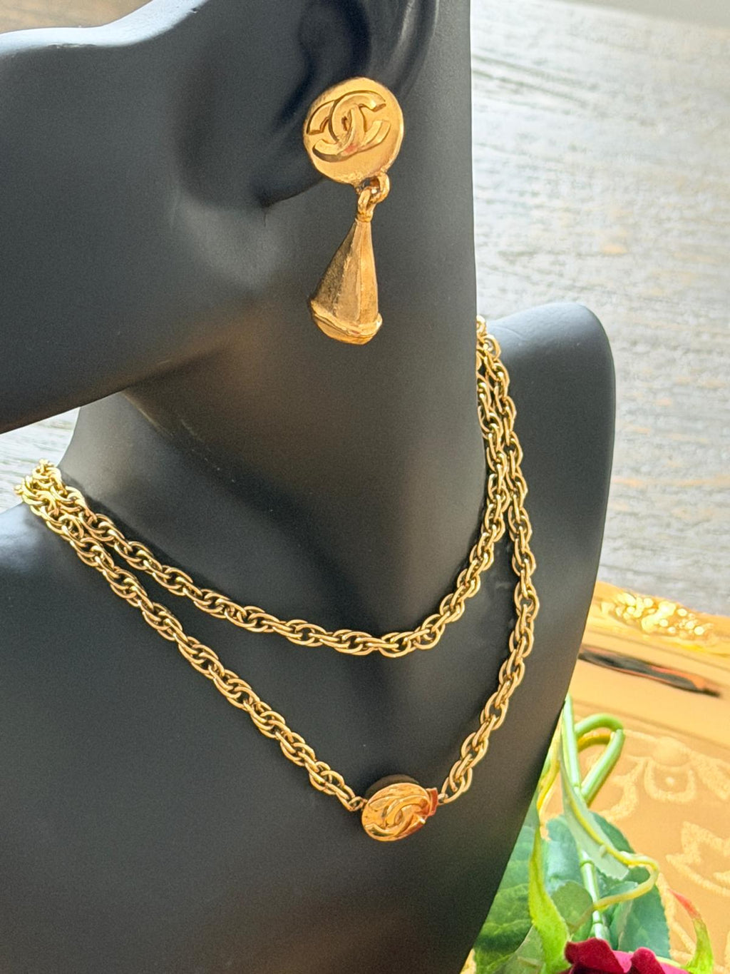 Chanel Vintage Coco Mark Swing Gold Earrings